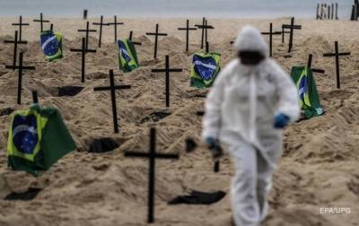 В Бразилии число умерших от COVID превысило 300 тысяч