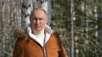 Путин перенес вакцинацию от коронавируса без побочных эффектов