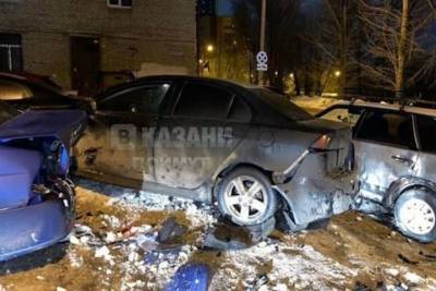 В Казани священнослужитель разбил несколько авто на парковке