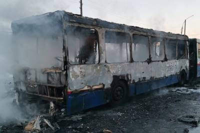 На территории Ярославского ПАТП сгорел автобус