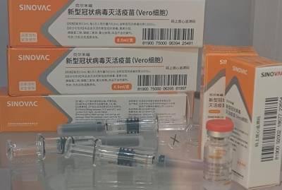 В Украину летит первая партия китайской вакцины от коронавируса