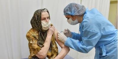 Почти половина украинцев не готовы вакцинироваться от коронавируса из-за страха побочных эффектов — соцопрос