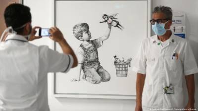 Искусство благодарности: картину Бэнкси в поддержку врачей продали за рекордную сумму