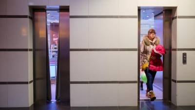 В Петербурге жильцы первых этажей пока не будут платить за лифт