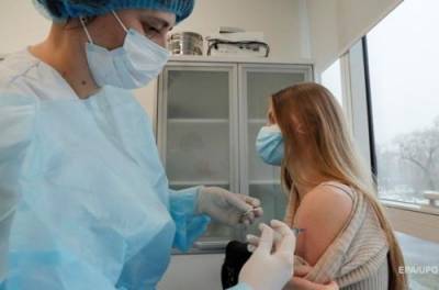 Ковид-прививку за сутки в Украине получили более 18 тысяч человек