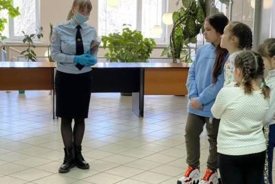 Урок безопасности провели для детей полицейские Серпухова