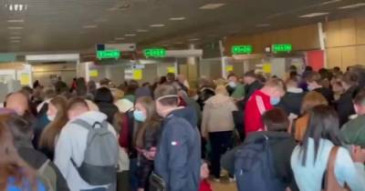 В Харькове туристов из Египта не выпускают из аэропорта из-за новых правил (видео)