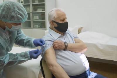 Леонид Кравчук: Я вакцинировался вместе с женой - пришла наша очередь 70+