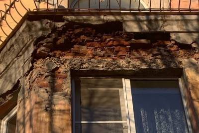 Рязанцы снова пожаловались на разрушение фасада дома на улице Дзержинского