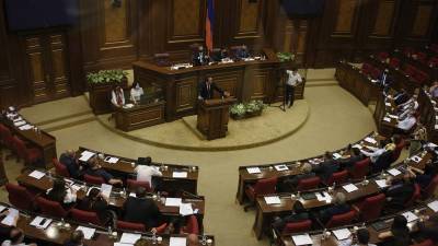 Парламент Армении отменил военное положение в стране