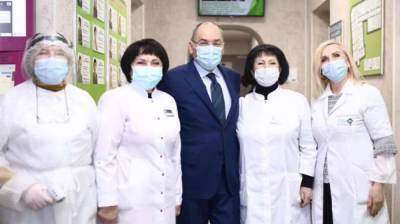Степанов заверил врачей, что увольнять за отказ от вакцинации не будут