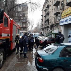 В Запорожье на мужчину рухнула бетонная плита: на месте работают спасатели. Фото - reporter-ua.com - Запорожье - Гсчс