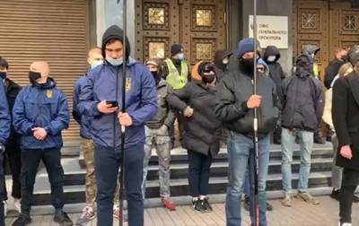 Нацкорпус вышел под здание украинской генпрокуратуры
