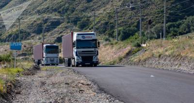 Несколько армянских фур не впускают в РФ из-за водителей-нарушителей: комментарий атташе