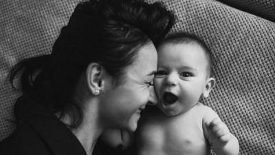 Илона Гвоздева показала новые очаровательные снимки с сыном: миловидные фото