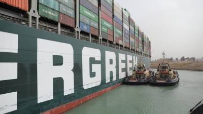 Эксперт заявил о росте цен на нефть из-за блокировки Суэцкого канала