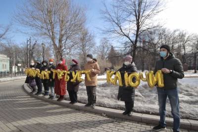 Дольщики ЖК «Филатов луг» вышли с воздушными шарами к зданию Генпрокуратуры
