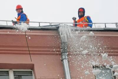 Крупные штрафы установили на Ставрополье за несвоевременную очистку крыш от наледи