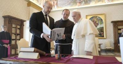 Папа Римский обсудил со Шмыгалем кризис в системе здравоохранения (видео)