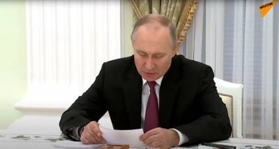 Путин поручил правительству разработать проект конкурса песни на русском языке