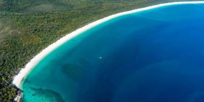 Ласковый песок, солнце и голубая вода. TripAdvisor назвал лучшие пляжи мира 2021 года