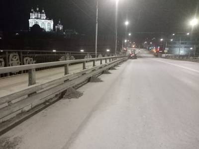Улицы Смоленска очищают от песка и пыли