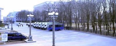 К резиденции Лукашенко в Минске силовики стянули спецтехнику