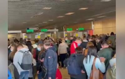 Аэропорт Харькова переполнен из-за карантина