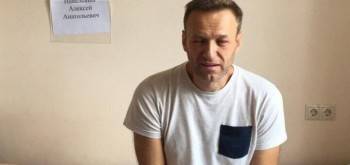 Навальный в крайне неудовлетворительном состоянии, недееспособна правая нога и болит спина: оппозиционеру не нравиться в тюрьме