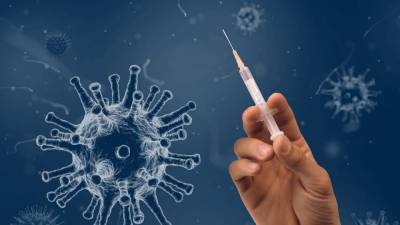 Специалист Центра Гамалеи оценил необходимость создания вакцины против новых штаммов SARS-CoV-2