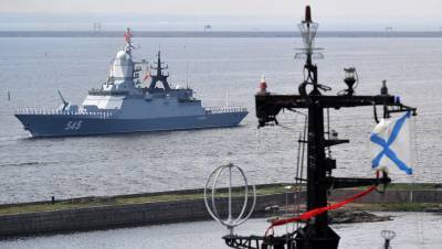 Корабли ВМФ РФ не могут зайти в Суэцкий канал из-за севшего на мель судна