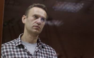 Арестованный оппозиционер Алексей Навальный потребовал прекратить пытку бессонницей и допустить к нему врача