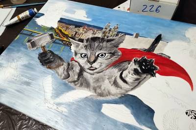 Художник из Днепра выставил картину о коте-супергерое на аукцион: как она выглядит