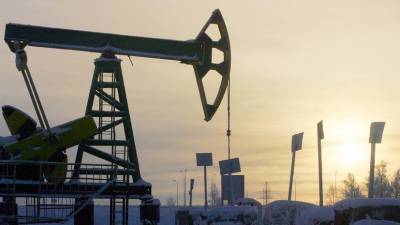 Цены на нефть снижаются на 4—5%