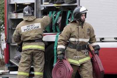 Порядка 50 человек эвакуировались из горящего здания на юго-западе Москвы