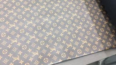Сотни рулонов поддельной ткани Louis Vuitton обнаружены в Ашдоде: что из них планировали шить