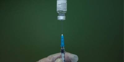 Первая на Балканах. Босния получила вакцину Pfizer через COVAX
