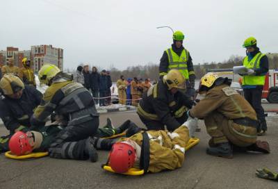 В Мурино состоялись соревнования между спасателями и пожарными Ленобласти