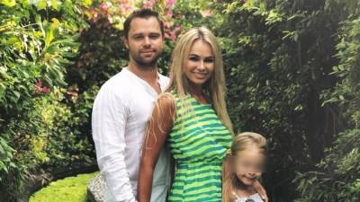 Мать Виталия Гогунского впервые прокомментировала его скандальный разрыв с женой