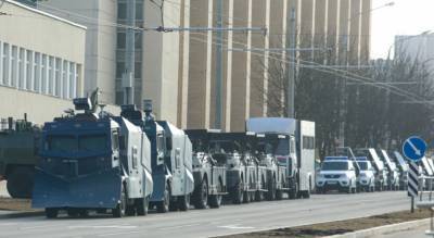 Автозаки, 45 задержанных и военная техника: как Лукашенко "подготовился" ко Дню воли
