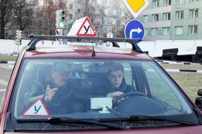 Названы самые грубые ошибки россиян на экзаменах по вождению