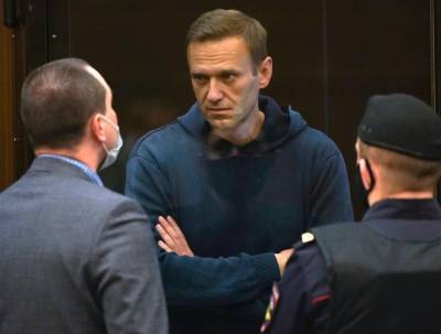 Одна нога – недееспособна: Навальная требует Путина отпустить ее мужа