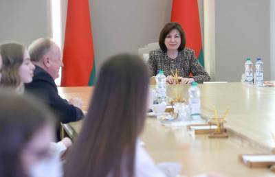 В Совете Республики Наталья Кочанова встретилась с учениками 24-й гимназии