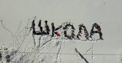 В Татарстане дети выложили собой на снегу надпись "школа", чтобы добиться её постройки — видео