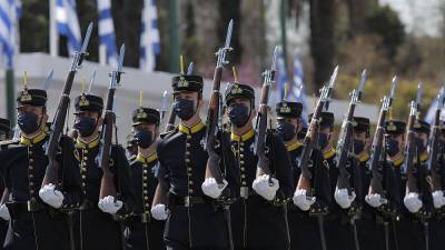 Военный парад в Афинах в честь 200-летия революции