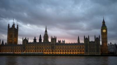 Британский парламент продлил на полгода закон о борьбе с коронавирусом