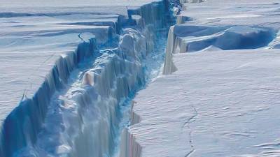 Под ледником Антарктиды обнаружили целый "затерянный мир"