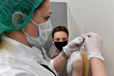 Зеленский подписал закон, освобождающий от ответственности производителей вакцин