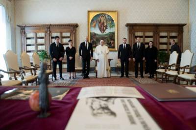 Шмыгаль пригласил Папу Франциска на празднование Дня Независимости в Украине