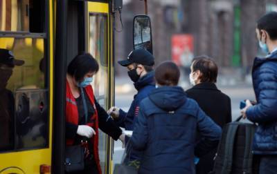 В Киеве разрешили перевозить больше пассажиров в общественном транспорте